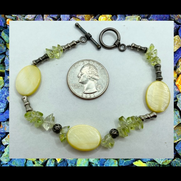 Vintage sterling MOP shell/peridot bracelet - Picture 1 of 2